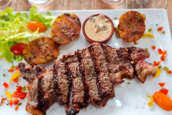 Le restaurant - Au Goût du Monde - Capbreton - manger a CAPBRETON